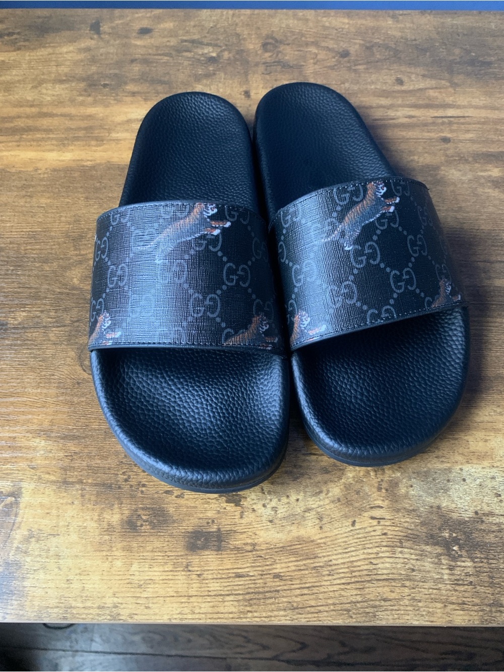 Gucci GG supreme tiger slides Like